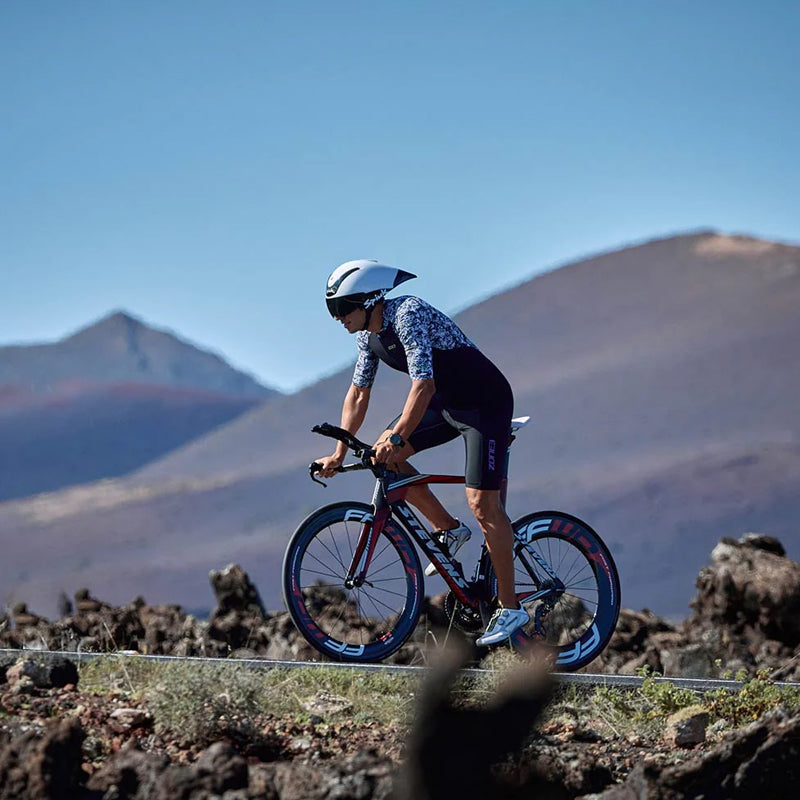 Zone3 - Men's Lava Long Distance Short Sleeve Aero Trisuit - White/Gravel