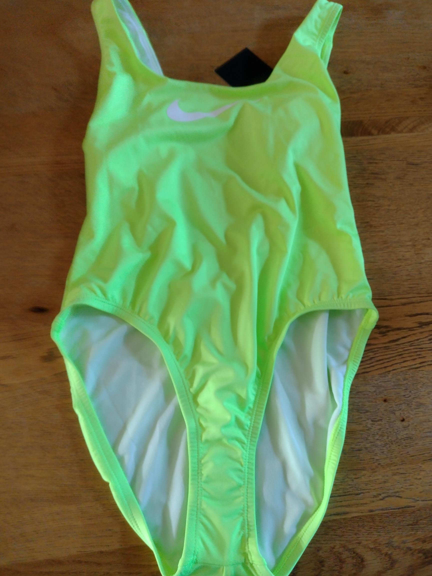 Nike - Women's Essential Scoop Back One Piece (Ghost Green)
